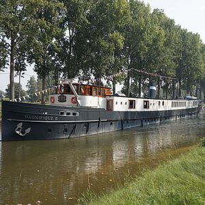 Stadt Enkhuizen an Fluss _AdobeStock_359943909 © Nataraj