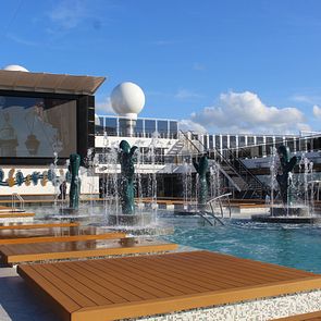 MSC Euribia Außenpool