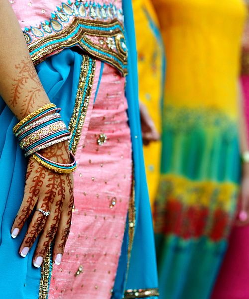 Traditioneller Schmuck und Handbemalungen