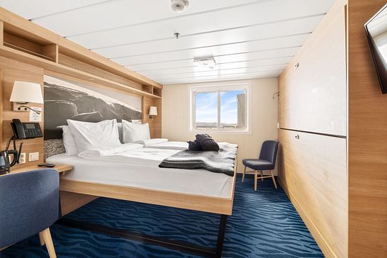 QJ Arctic Superior Spitsbergen