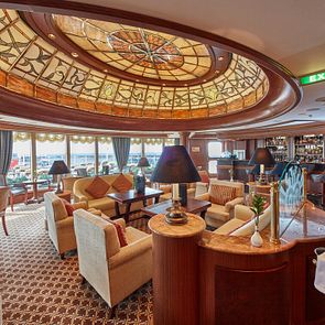 Cunard Queen Victoria Grills Lounge