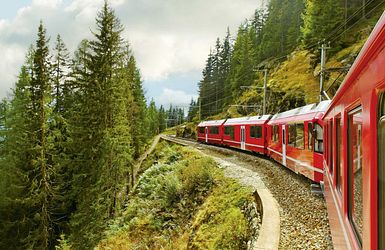 Glacier Express auf Schienen