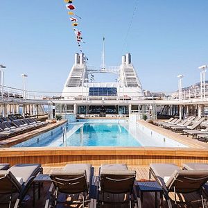 Silver Muse_Sport und Wellness_Pooldeck_©Silversea Cruises Ltd.