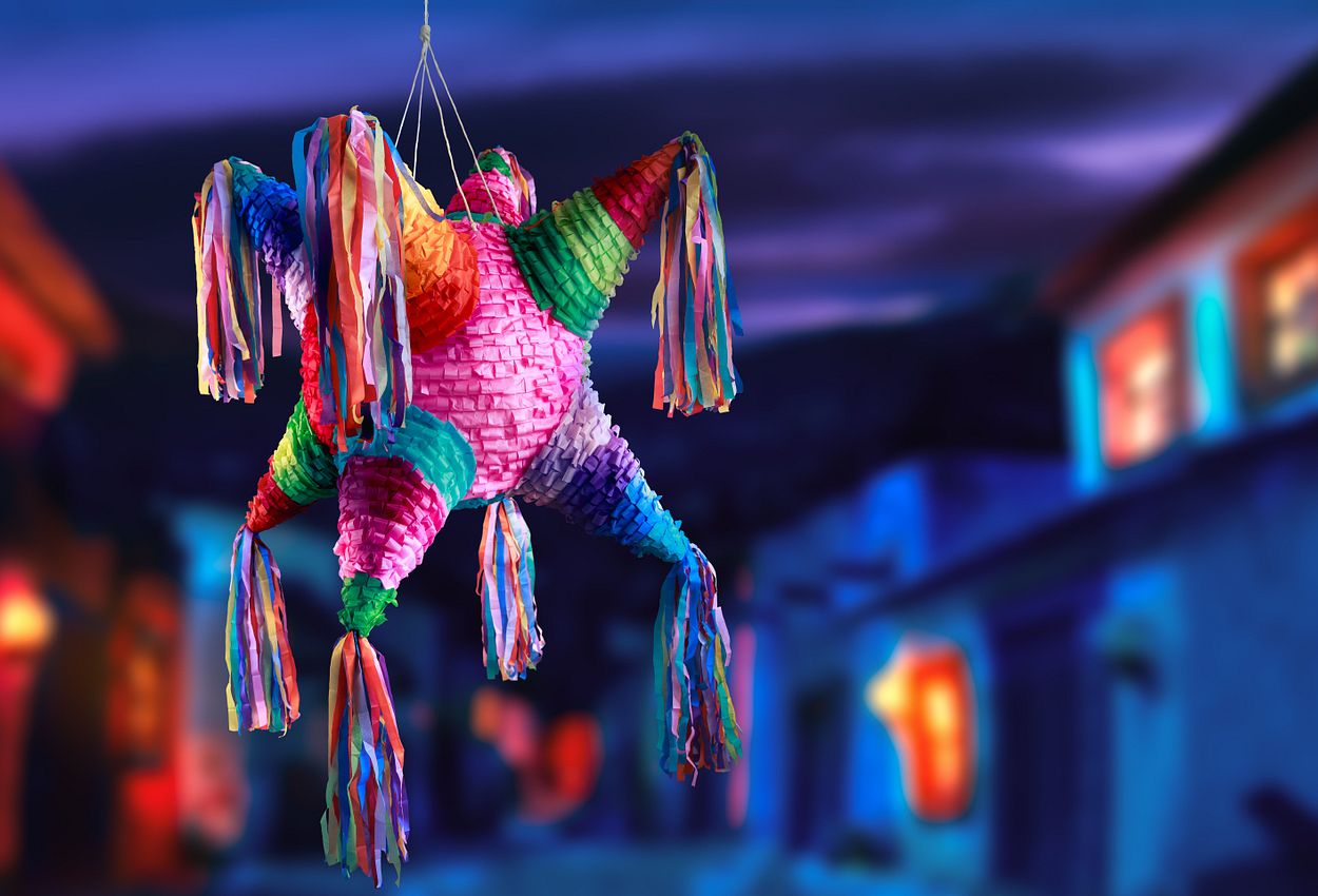 Bunte Piñata, ein traditioneller mexikanischer Brauch