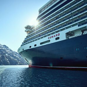 Queen Elizabeth außen Alaska