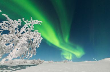 Norwegen und Island zur Zeit der Polarlichter