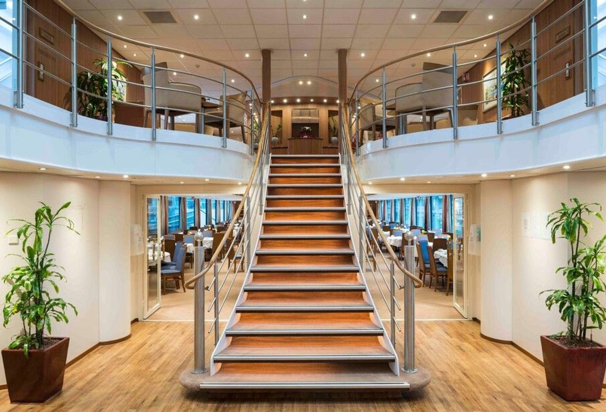 Der Lobby-Bereich der MS RHEIN SYMPHONIE