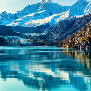 Glacier Bay_AdobeStock_169364393 © Maridav_abo