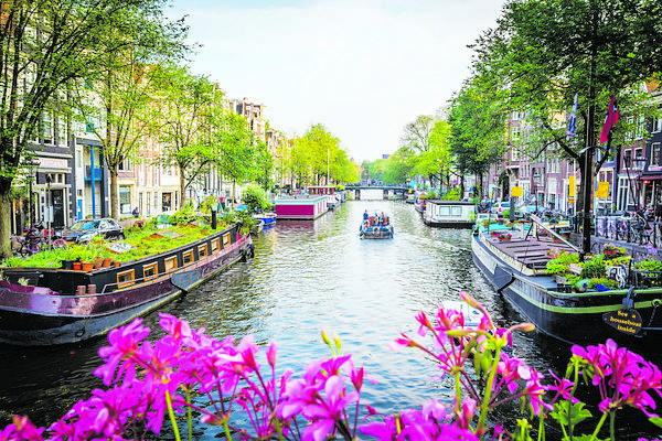Q:\Destinationen\Niederlande\Amsterdam\Gracht_Amsterdam_AdobeStock_172887689©CPN_MIO_ztv5.tif