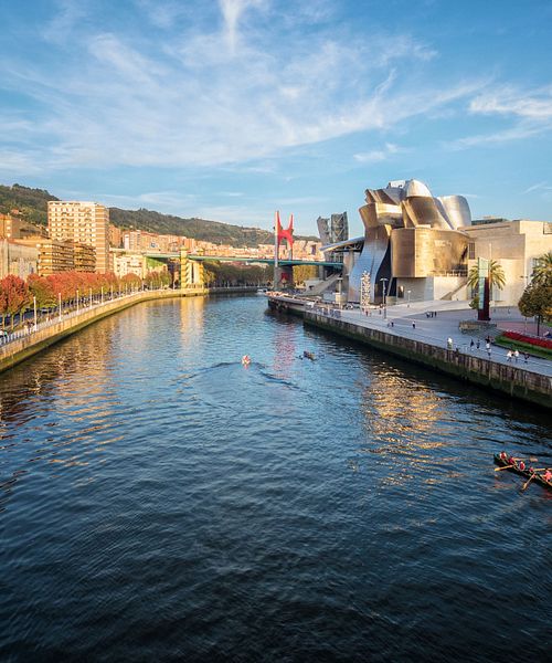 Bilbao_Guggenheim_AdobeStock_205341018_© pixels_of_life