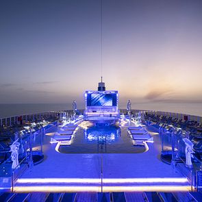 MSC Seashore, Long Island Pool