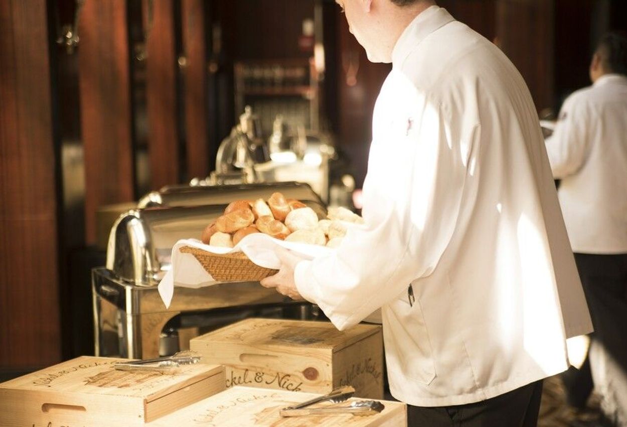 waiter-492872 Honorieren Sie guten Service an Bord