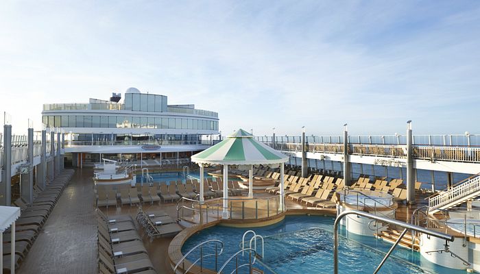NCL Jewel Pooldeck
