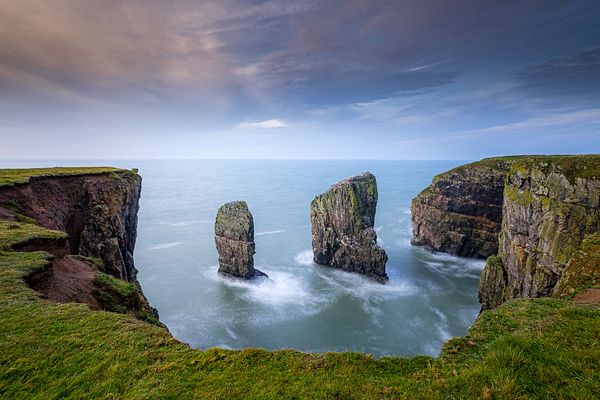 Q:\Destinationen\Großbritannien\Wales_Pembrokeshire_Elegug Stack Bay_AdobeStock_376015314 © rickbowden.jpeg