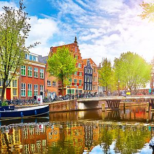 Amsterdam_AdobeStock_194113946©Yasonya_abo_bearb
