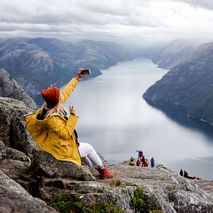 Menschen Frau Norwegen Preikestolen Fjord Selfie 