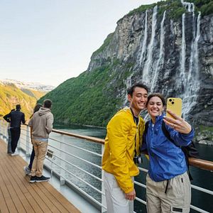 Geirangerfjord Menschen Reling 