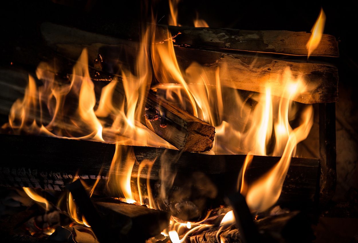 Wärmendes Feuer im Kamin