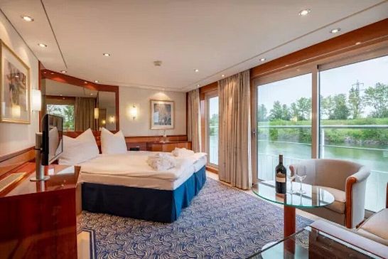 CELINA - Nicko Cruises - 2-Bett Junior Suite mit französischem Balkon Vollpension (OJ)