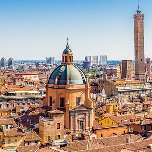 Modena_Umgebung_Blick auf das Levizzano Kastell_AdobeStock_22618097©Freesurf_kleiner