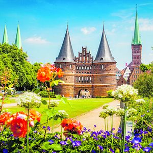 Holstentor_Lübeck_AdobeStock_229273813©JFL Photography_bearbeitet_ztv5