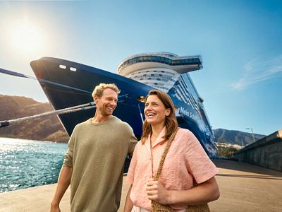 Kreuzfahrtschiff, Hafen, Paar, lächelnd, Urlaub, Meer, Sonne, Seil, Pier, Berge