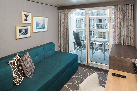 Symphony of the Seas - Royal Caribbean International - Kabine mit Balkon und Blick auf den Boardwalk (2I)