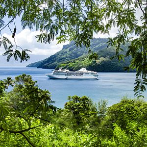 Bora Bora_AdobeStock_80196635 © mtjames.jpeg