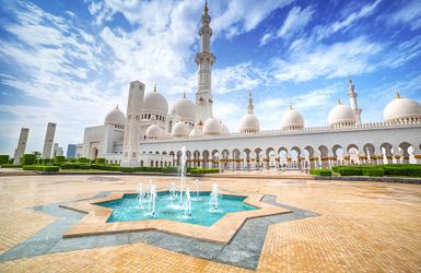 Die Sheikh Zayed Moschee in Abu Dhabi