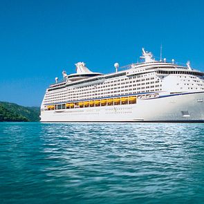 RCI Explorer of the Seas Schiff außen