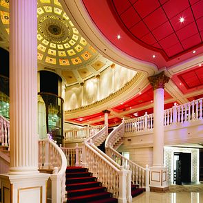 Pride of America Barrierefreiheit Lobby mit Fahrstühlen