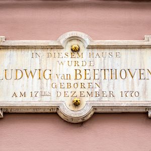 Beethoven_Beethoven-Denkmal-Bonn_AdobeStock_211675388©nmann77_bearbeitet