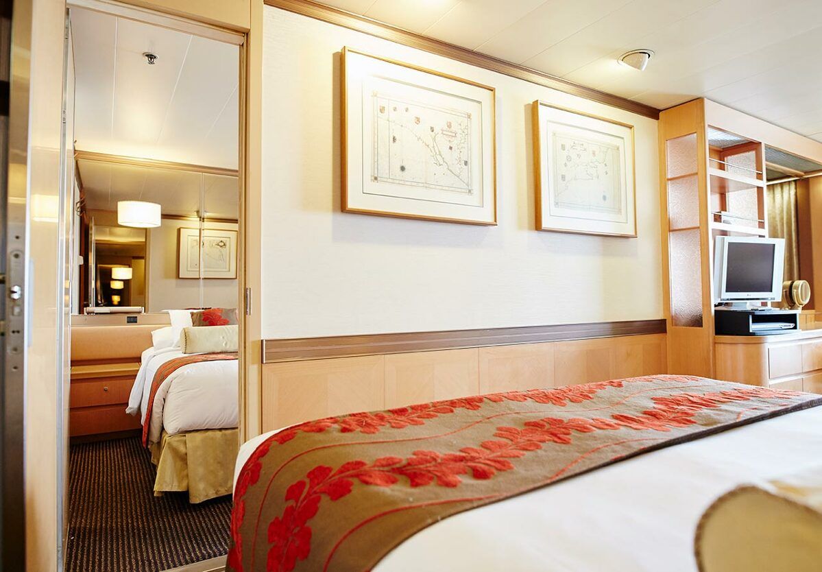 Vasco da Gama - Nicko Cruises Hochsee - 2-Bett Außenkabine mit Fenster und Verbindungstür (Familie) Deck 4 (10)