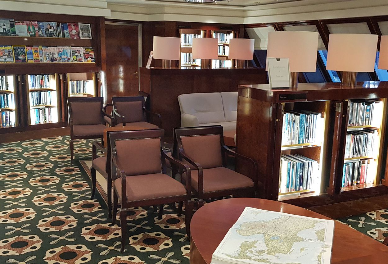 Die größte Bibliothek auf See an Bord der QUEEN MARY 2