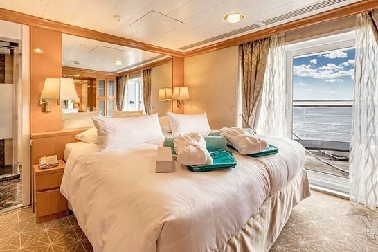 MS Amera - Phoenix Seereisen - 2-Bett-Royal Suite mit Balkon Panoramadeck *GOLD* (W2)