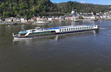 Die Lady Cristina mit neuer Bugbemalung