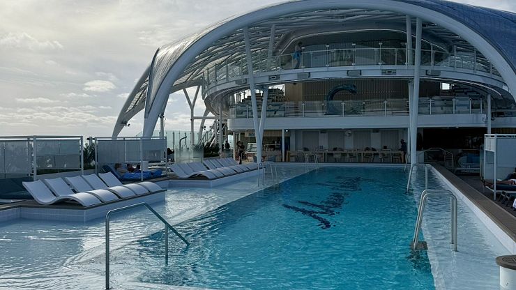 Pool an Bord der Mein Schiff Relax
