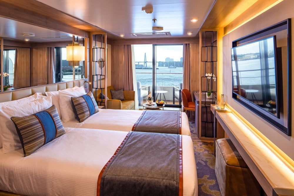 World Voyager - Nicko Cruises Hochsee - Veranda Kabine Privatbalkon Deck 5 (ML)