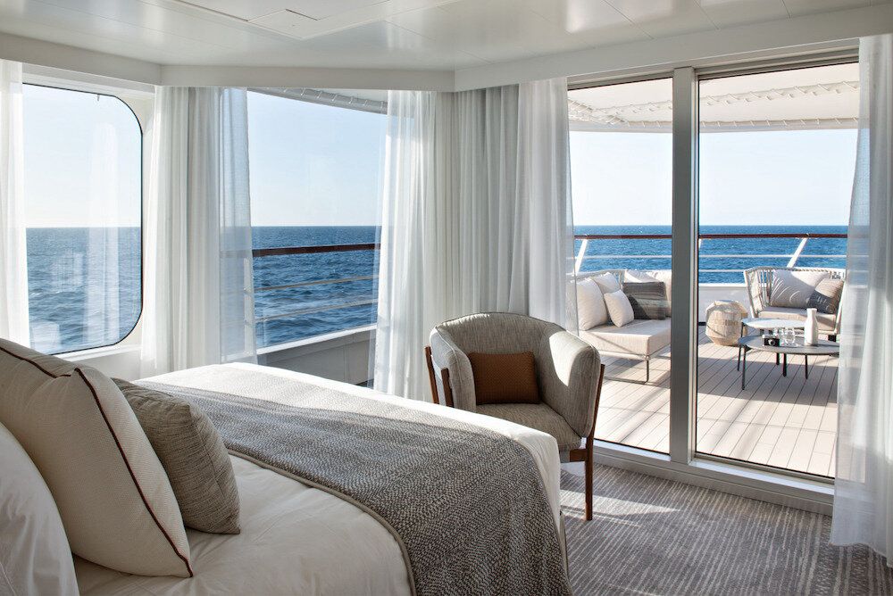 LE DUMONT DURVILLE - Ponant - Grand Deluxe Suite Deck 6 - 6 (GD6)