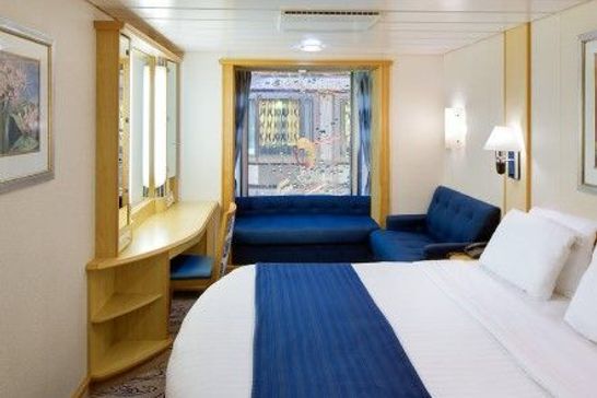 Voyager of the Seas - Royal Caribbean International - Innenkabine mit Blick auf die Promenade