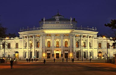 Burgtheater am Abend