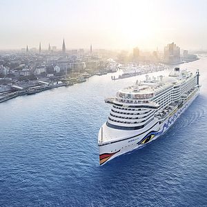 AIDAperla in Hamburg Schiff Aerial