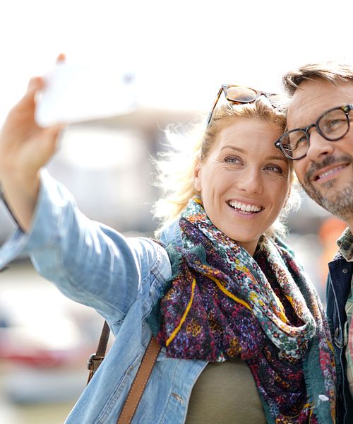 Menschen Stadt Touristen Happy Tourists Selfie