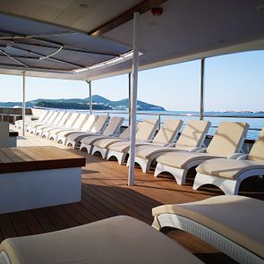 Motoryacht Adris an Deck