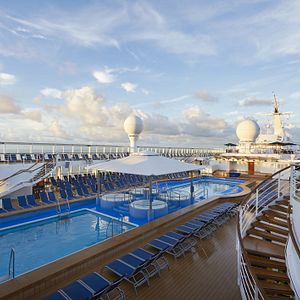 NCL Sun Pooldeck
