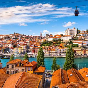 Altstadt_Douro_shutterstock_365359853©ESB Professional-1640x1094