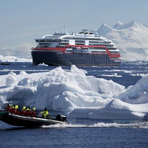 MS Roald Amundsen aussen 