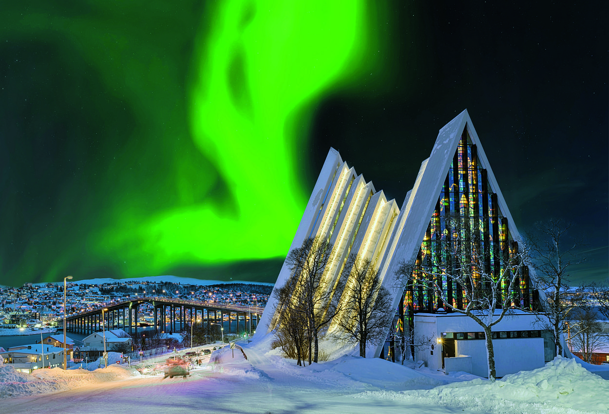Q:\Destinationen\Norwegen\Tromsø\Tromso_Eismeerkathedrale_Nordlicht_AdobeStock_©Blickfang_268146346_pso.jpg