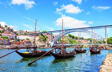 Q:\Destinationen\Portugal\Festland\Porto\Douro_River_Posto_AdobeStock_113019365©saiko3p_pso.tif