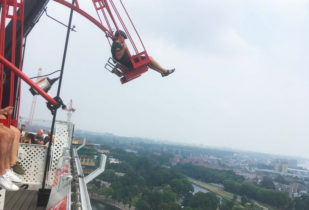 Die Schaukel auf dem A'DAM Tower